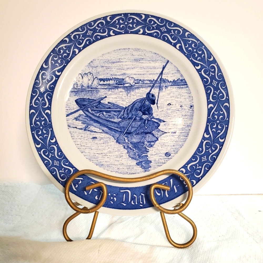 Swedish Decorative Plate  DELFT FATHERS DAY  Rorlfrand Fars Dag 1974 8.25in.